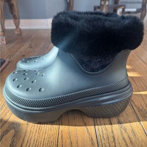 NWOT CROCS Black Lined Stomp Boots